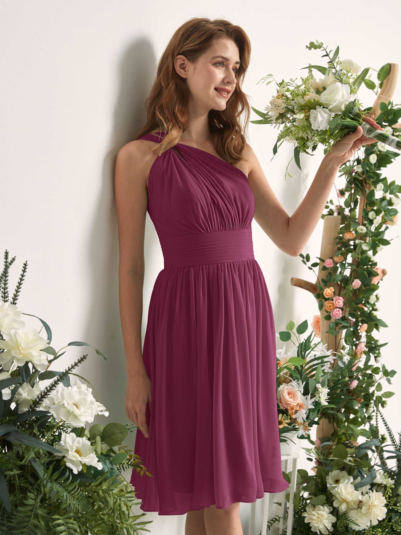 Carlyna Vestido Línea A un hombro hasta la rodilla fruncido de gasa dama de honor Chianti #color_chianti