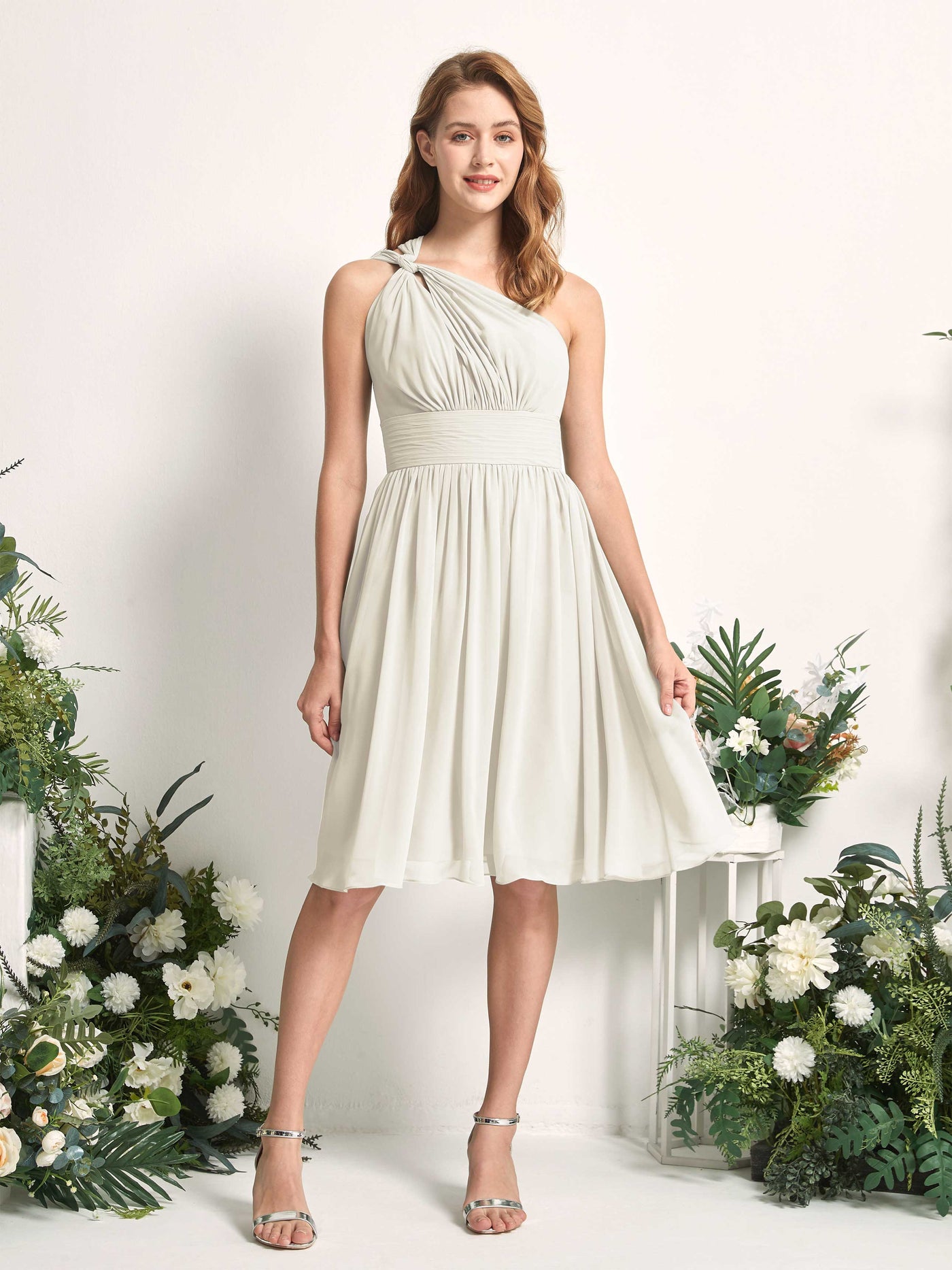 Carlyna Vestido Línea A un hombro hasta la rodilla fruncido de gasa dama de honor Marfil #color_marfil