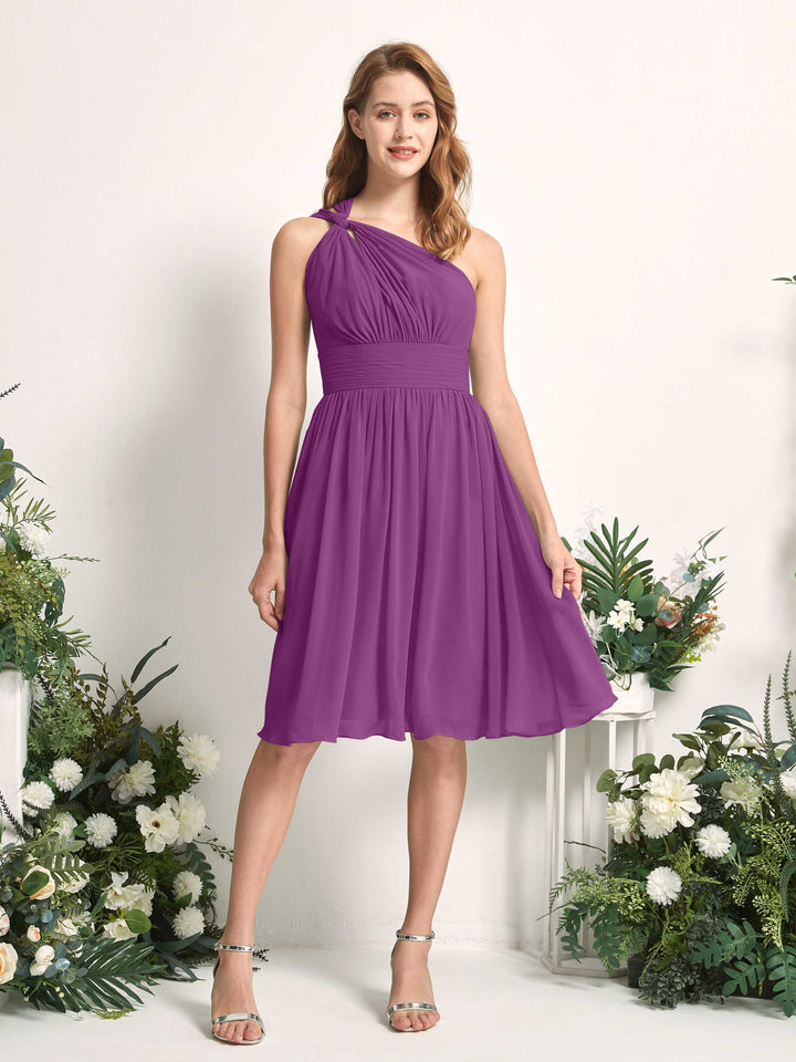 Carlyna Vestido Línea A un hombro hasta la rodilla fruncido de gasa dama de honor Púrpura 