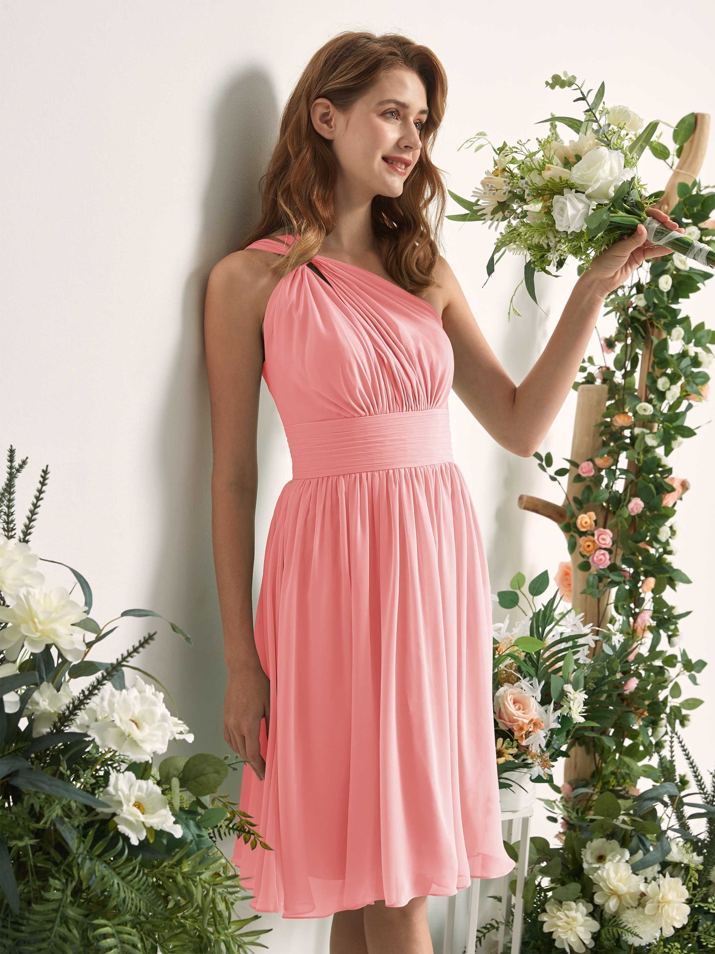 Carlyna Vestido Línea A un hombro hasta la rodilla fruncido de gasa dama de honor Rosa Ballet #color_rosa-ballet