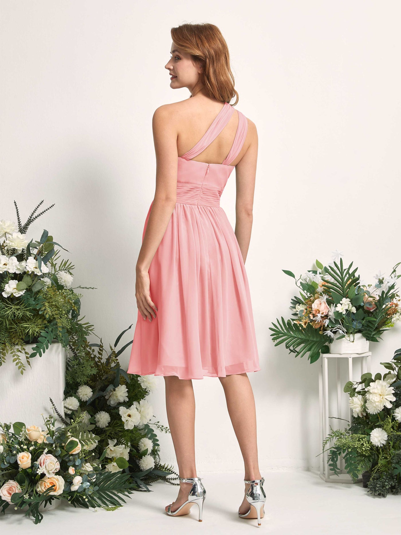 Carlyna Vestido Línea A un hombro hasta la rodilla fruncido de gasa dama de honor Rosa Ballet #color_rosa-ballet
