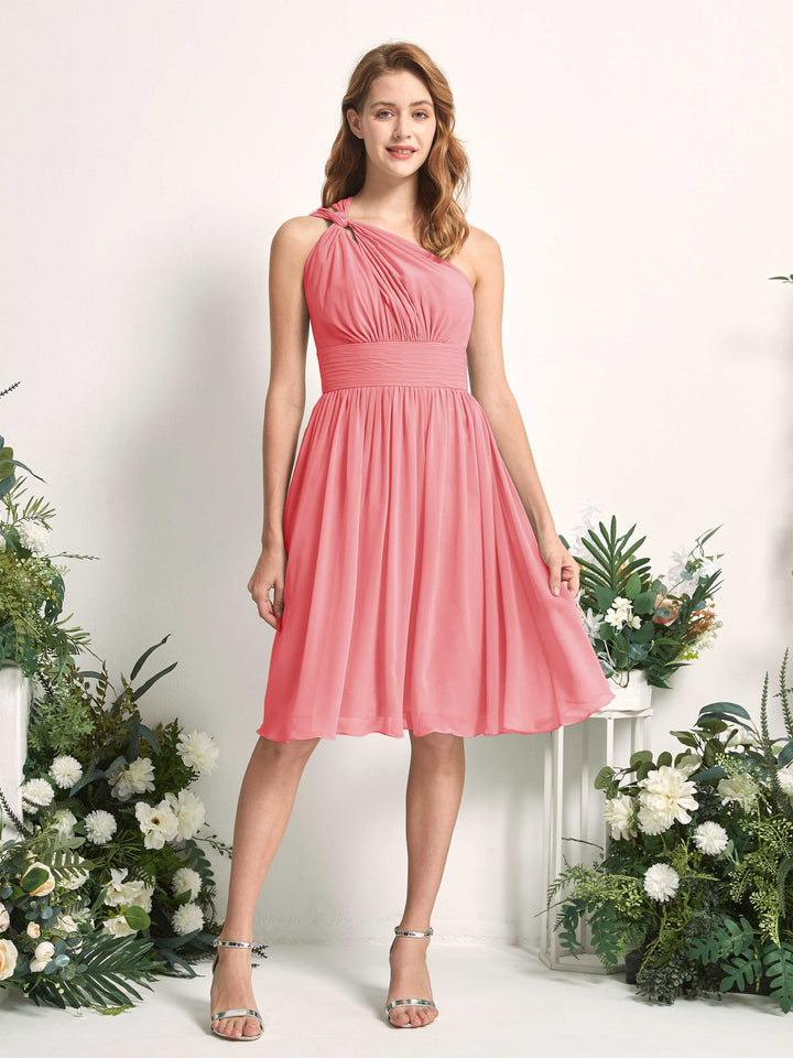 Carlyna Vestido Línea A un hombro hasta la rodilla fruncido de gasa dama de honor Rosa Coral 