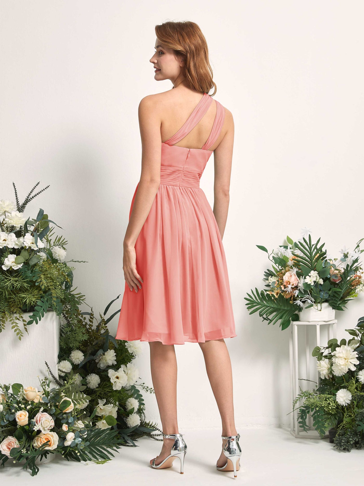 Carlyna Vestido Línea A un hombro hasta la rodilla fruncido de gasa dama de honor Rosa Melocotón #color_rosa-melocot-n