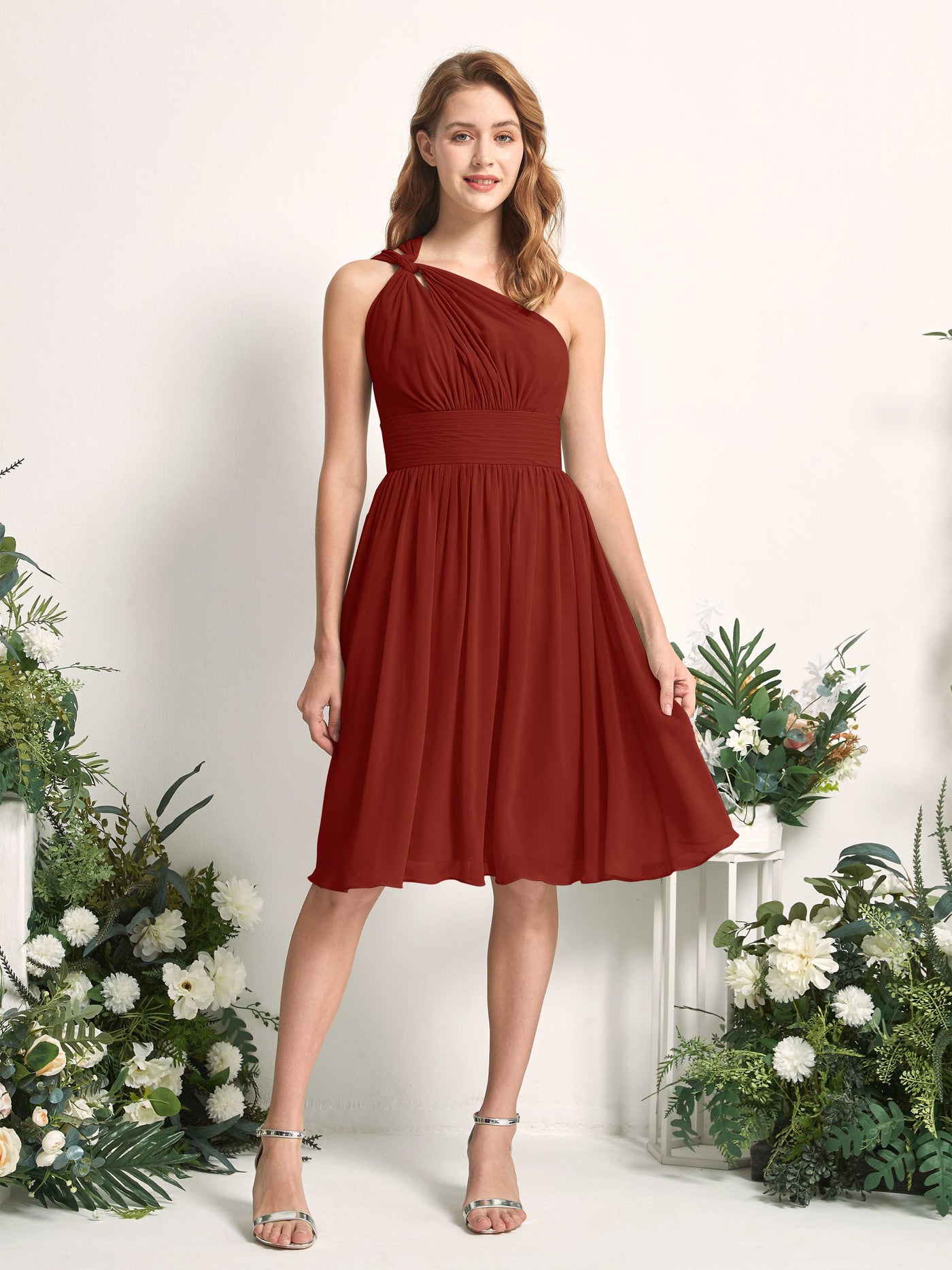Carlyna Vestido Línea A un hombro hasta la rodilla fruncido de gasa dama de honor Óxido #color_xido