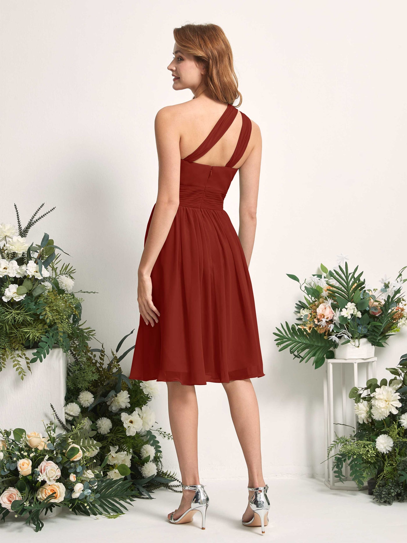 Carlyna Vestido Línea A un hombro hasta la rodilla fruncido de gasa dama de honor Óxido #color_xido
