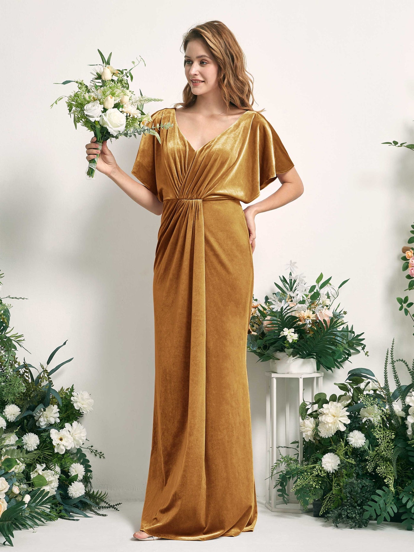 Carlyna Vestido sirena escote en V fruncido manga con vuelo terciopelo hasta el suelo Oro Bruñido #color_oro-bru-ido