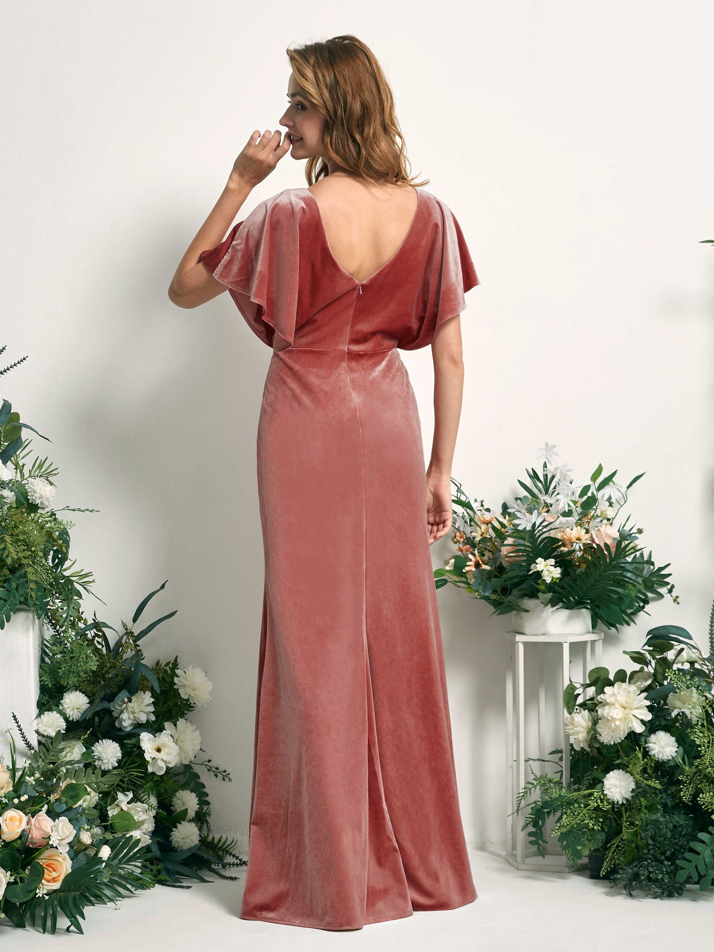 Carlyna Vestido sirena escote en V fruncido manga con vuelo terciopelo hasta el suelo Rosa Polvorienta #color_rosa-polvorienta