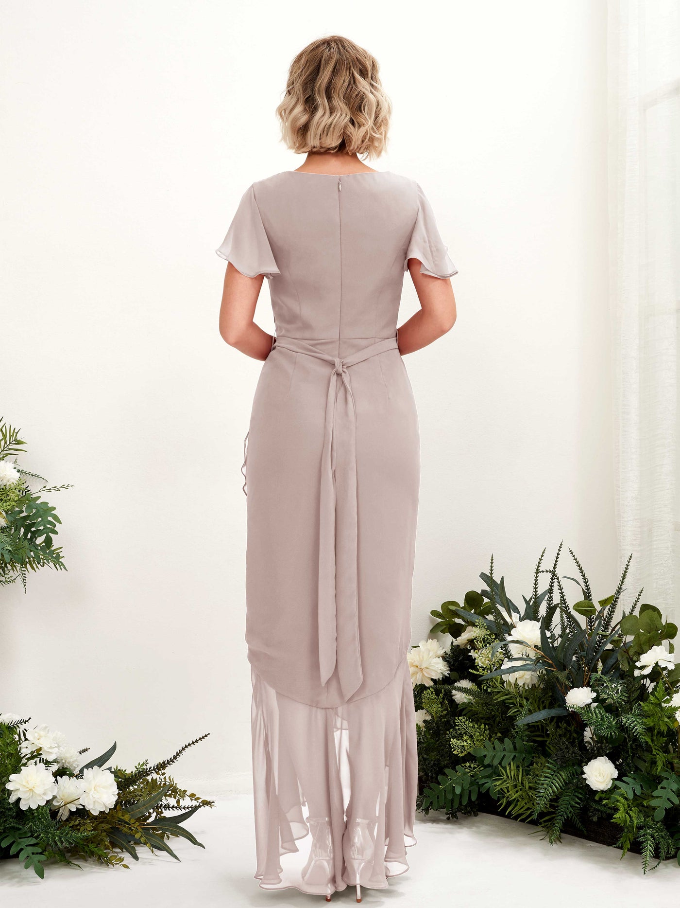Carlyna Vestido sirena escote en V manga con vuelo hasta el suelo Gris Pardo #color_gris-pardo