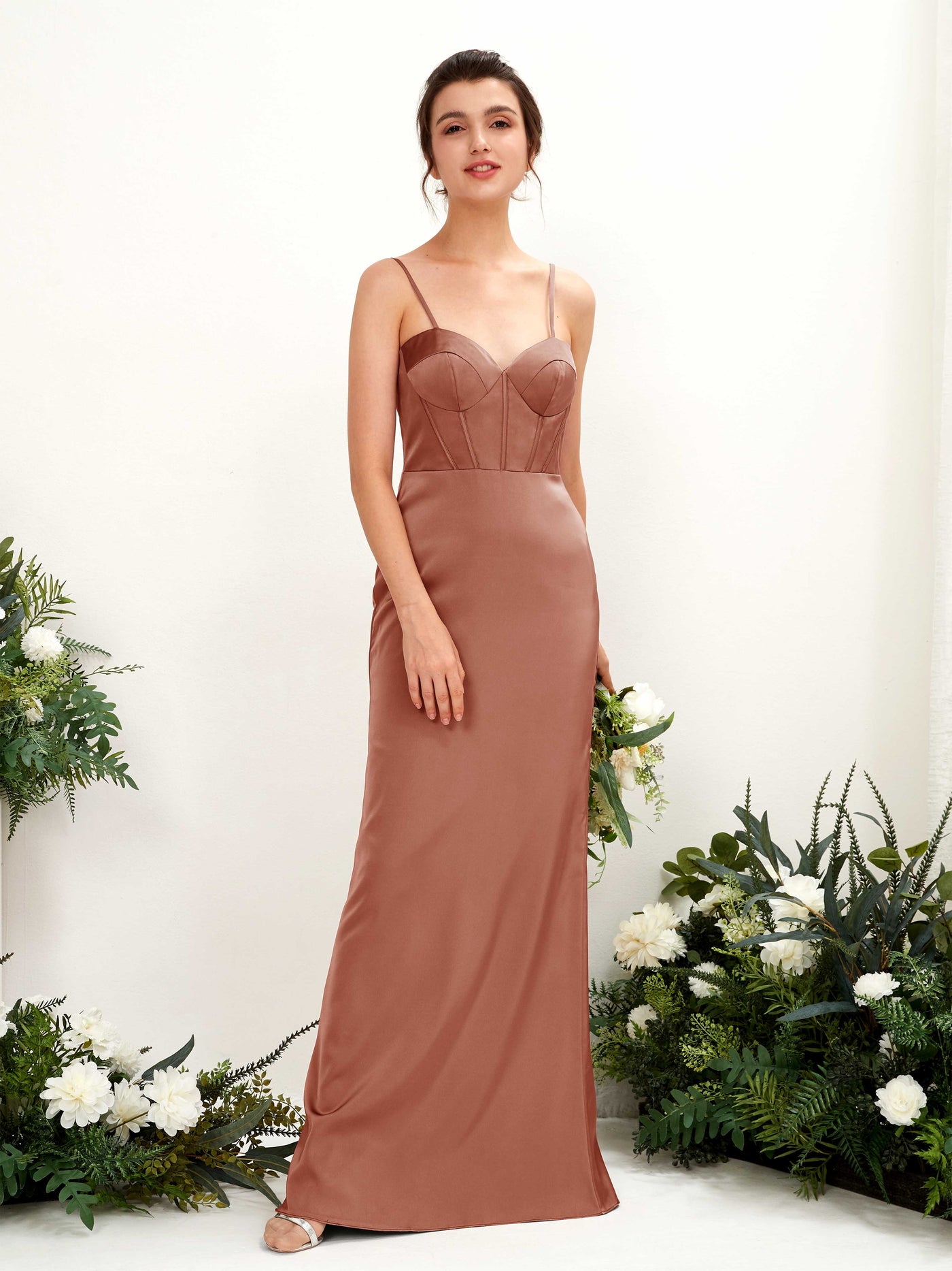 Carlyna Vestido tubo satén cuello corazón hasta el suelo dama de honor Siena Natural #color_siena-natural