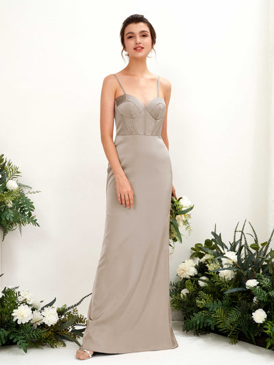 Carlyna Vestido tubo satén cuello corazón hasta el suelo dama de honor Taupe #color_taupe