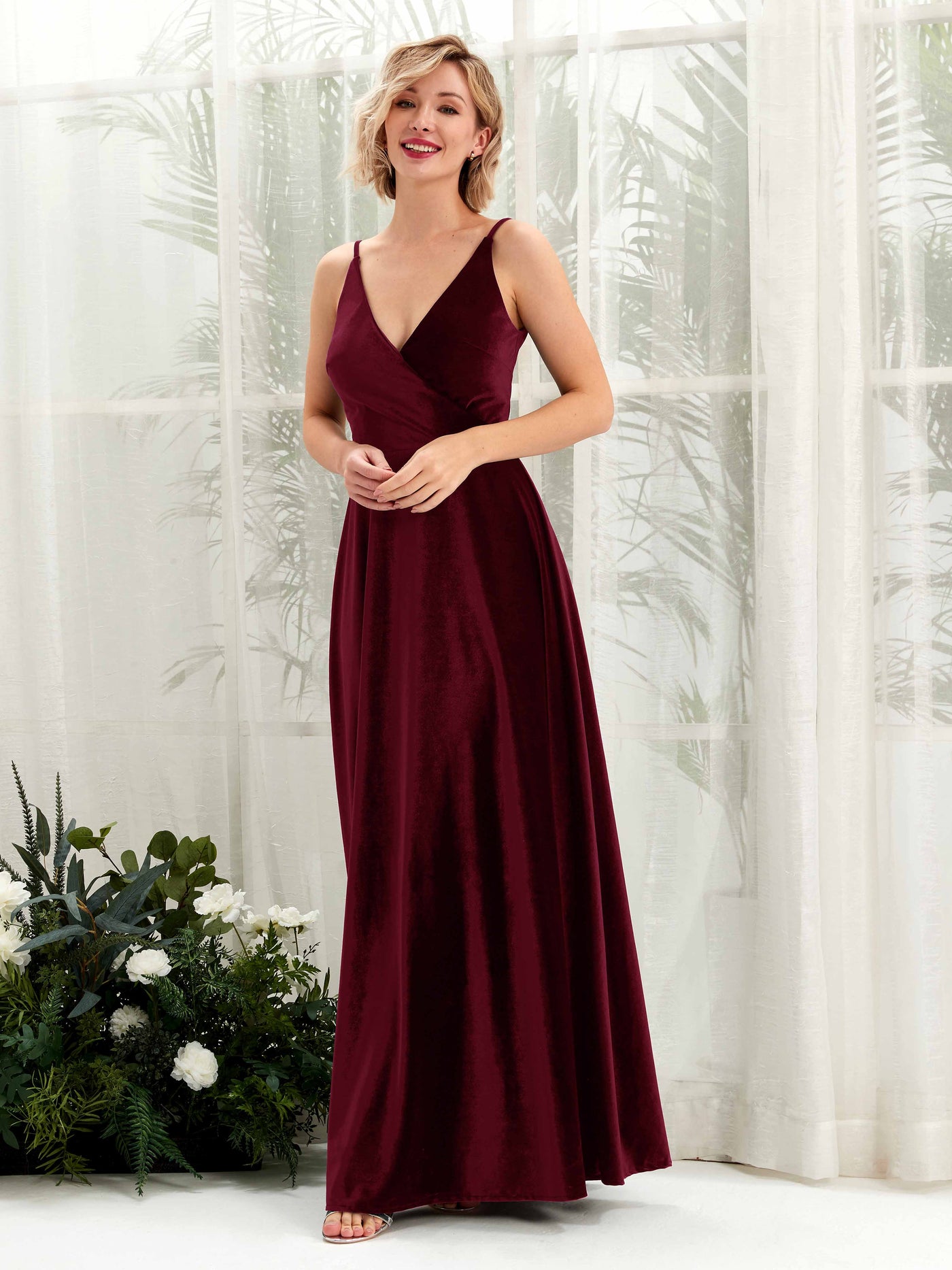 Carlyna Vestidos Línea A Escote en V Hasta el suelo Terciopelo Vestidos de dama de honor Borgoña #color_borgo-a