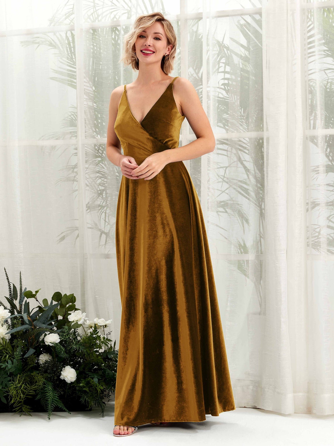 Carlyna Vestidos Línea A Escote en V Hasta el suelo Terciopelo Vestidos de dama de honor Oro Bruñido #color_oro-bru-ido
