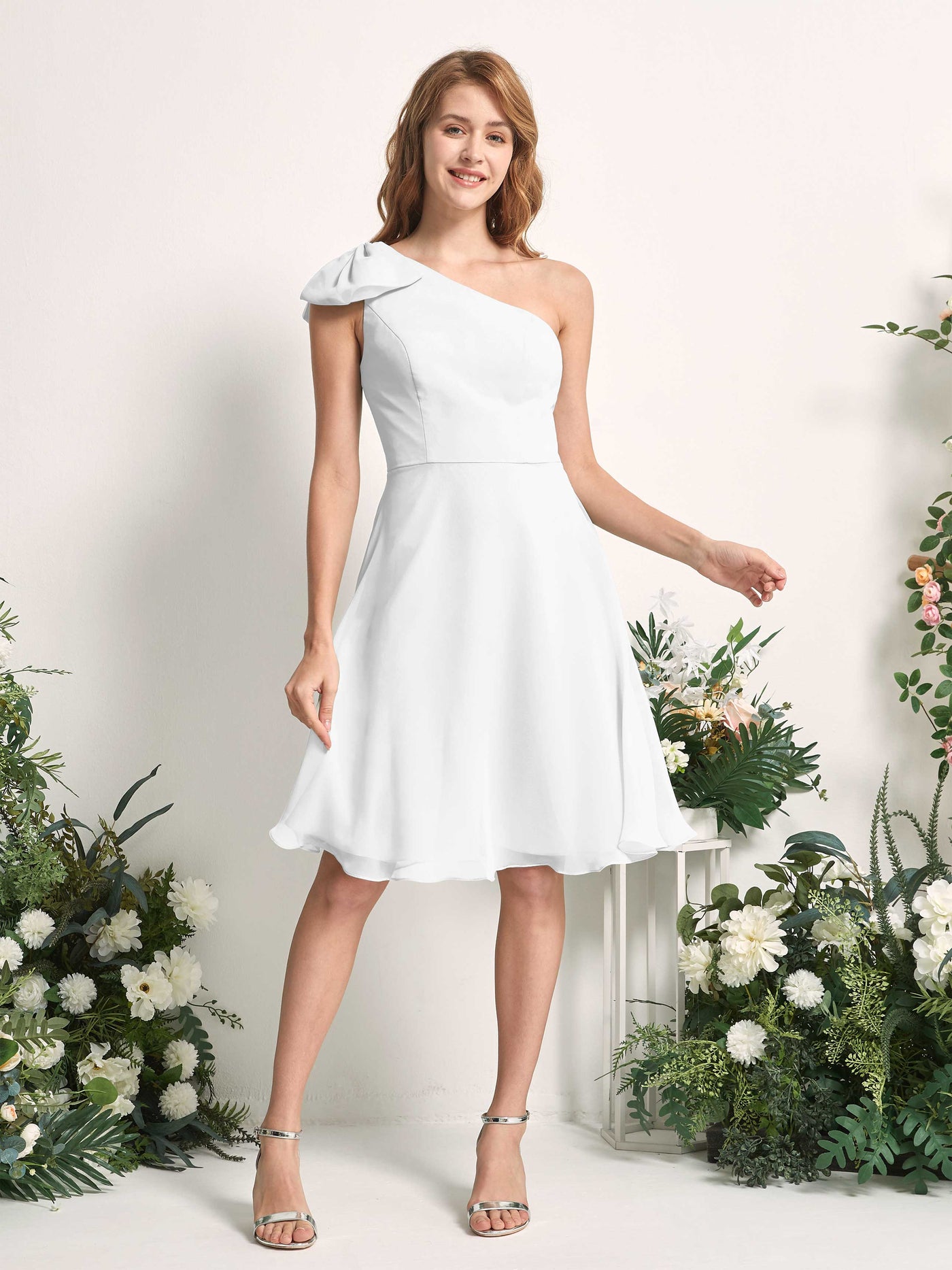 Carlyna Vestidos Línea A Un Hombro Skater de dama de honor Blanco #color_blanco